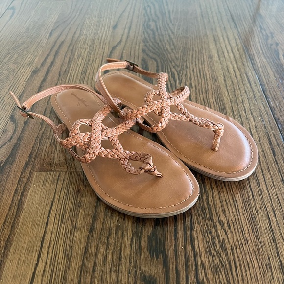 Shoes - NWOT Universal Thread Braided Gladiator Style Sandals, size 7.5